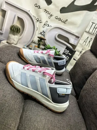 Adidas White Pink Three-Stripe Side Panel Gum Rubber Outsole Lifestyle Sneakers 7