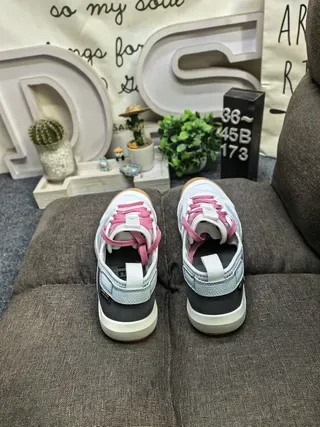 Adidas White Pink Three-Stripe Side Panel Gum Rubber Outsole Lifestyle Sneakers 8