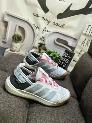 Adidas White Pink Three-Stripe Side Panel Gum Rubber Outsole Lifestyle Sneakers 9