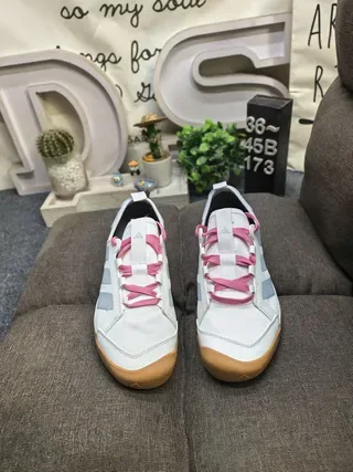Adidas White Pink Three-Stripe Side Panel Gum Rubber Outsole Lifestyle Sneakers 10