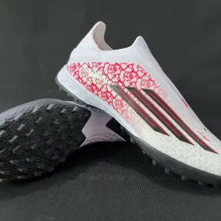 Adidas Zapatos de Fútbol Turf Blancos y Rojos Sin Cordones Upper de Ajuste a Calcetín con Impresión de Rosa en Overlay