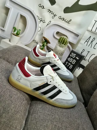 Adidas White Red Low-Top Gum Sole Lifestyle Sneakers 9