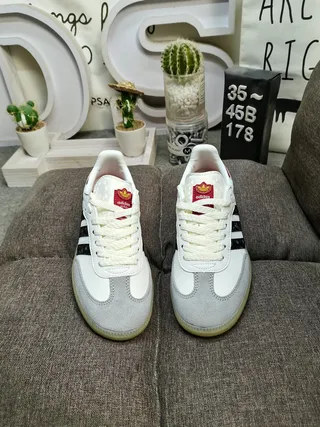Adidas White Red Low-Top Gum Sole Lifestyle Sneakers 10