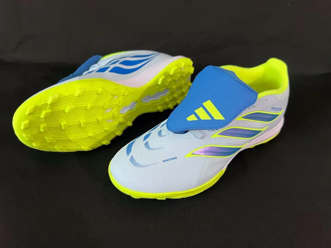 Adidas Chaussures de football blanches jaunes basses tige synthétique crampons coniques moulés pelouse artificielle 8