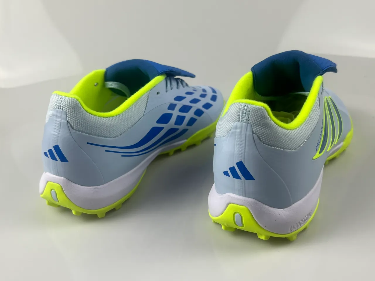 Adidas Chaussures de football blanches jaunes basses tige synthétique crampons coniques moulés pelouse artificielle 12