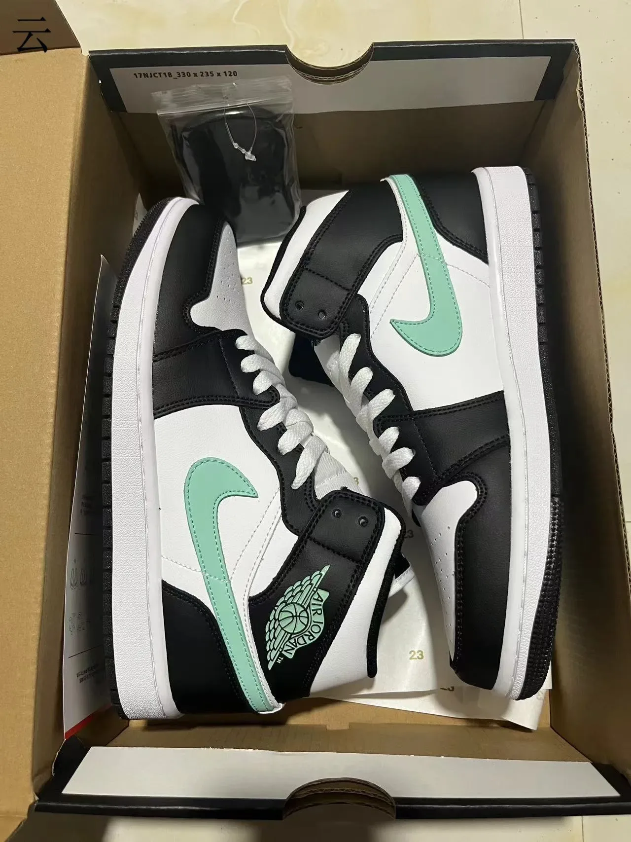 Air Jordan 1 Preto Branco Verde Menta Tênis de Basquete 10