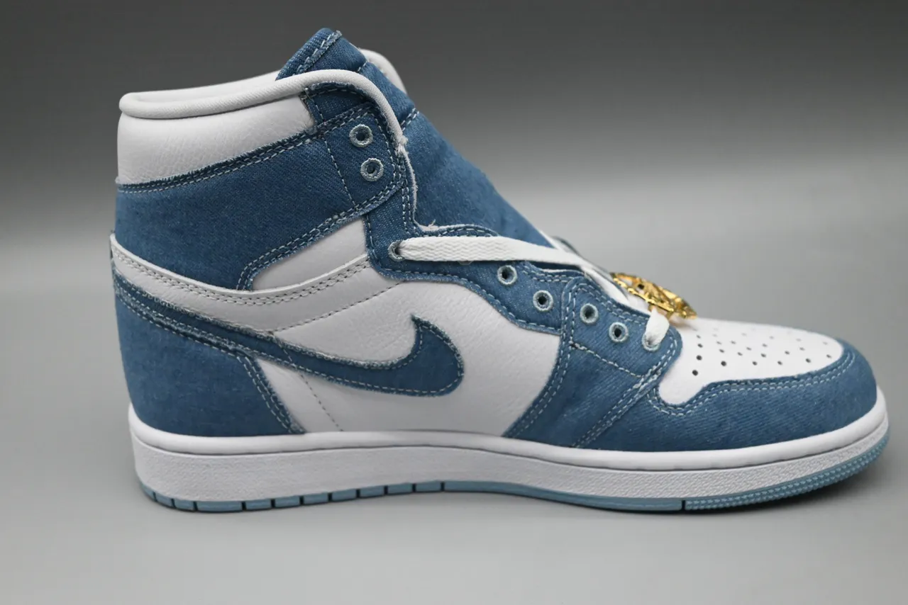 Chaussures de basketball montantes Air Jordan 1 bleu denim et blanc 2