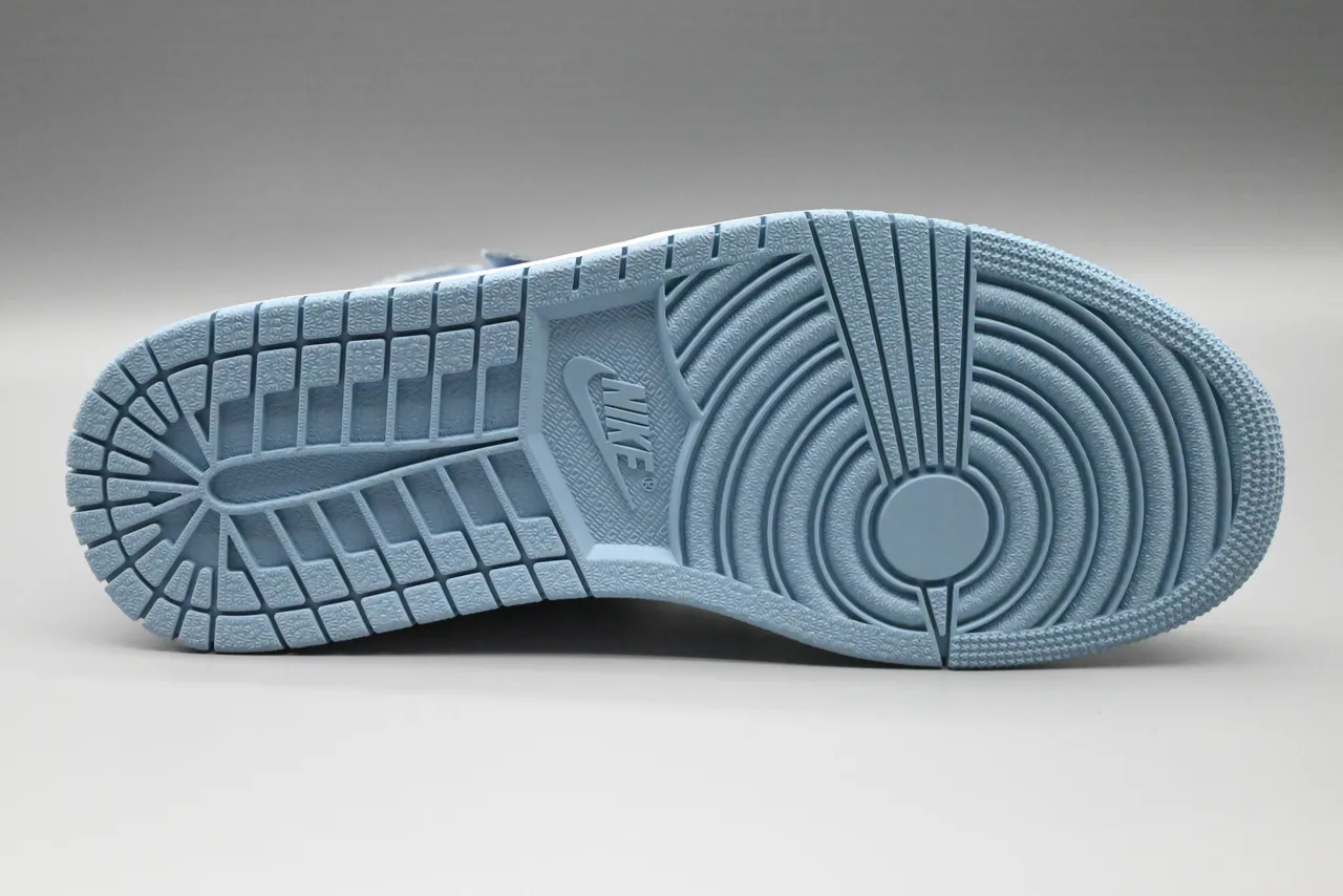Chaussures de basketball montantes Air Jordan 1 bleu denim et blanc 3