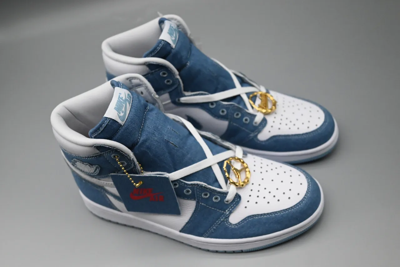 Chaussures de basketball montantes Air Jordan 1 bleu denim et blanc 8