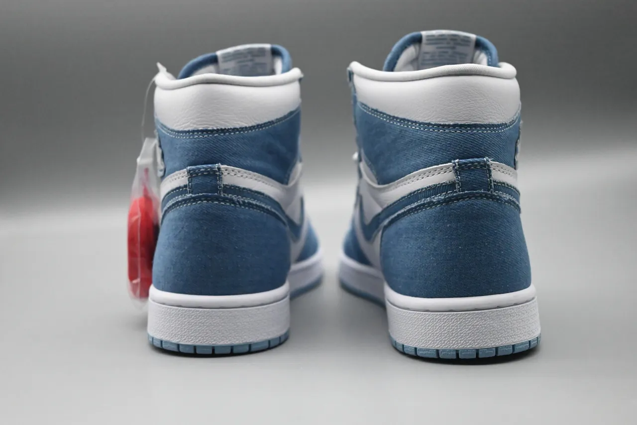 Chaussures de basketball montantes Air Jordan 1 bleu denim et blanc 9