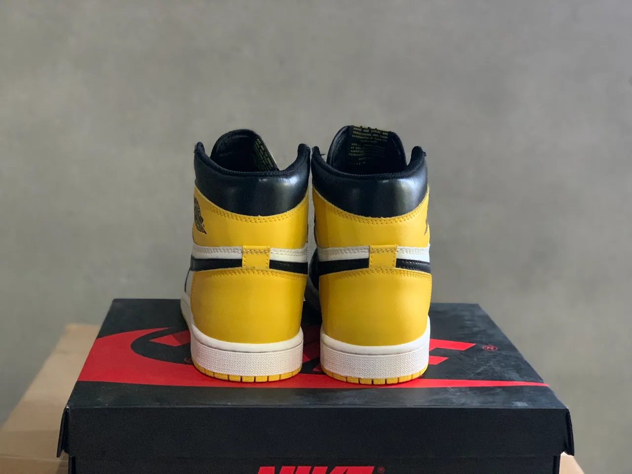 Air Jordan 1 High Black Yellow White Basketball Shoes 3