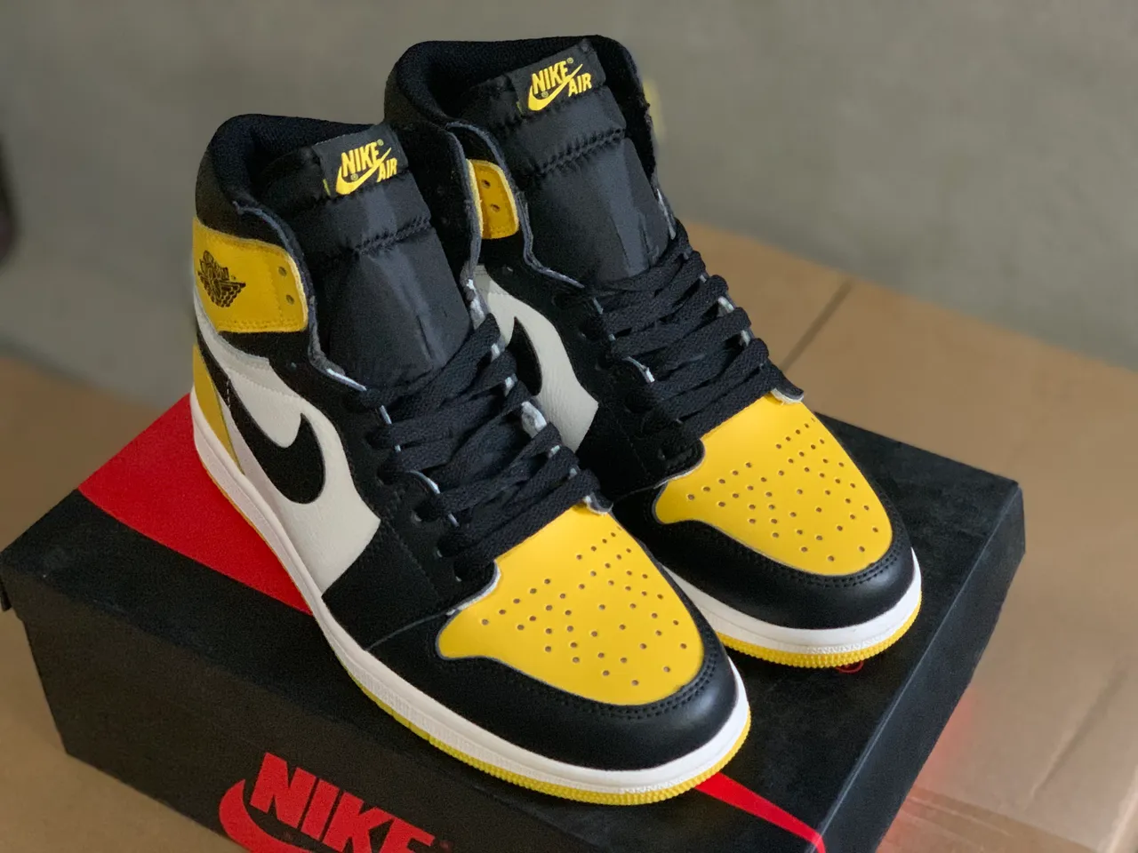 Air Jordan 1 High Black Yellow White Basketball Shoes 5