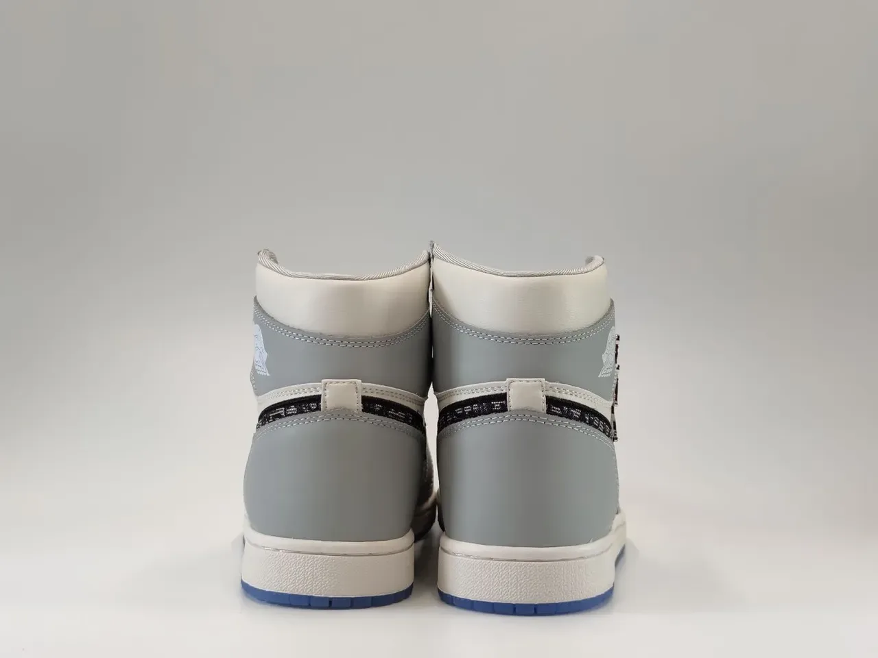 Air Jordan 1 High Tênis de Basquete Cinza Claro Branco Azul Translúcido 5