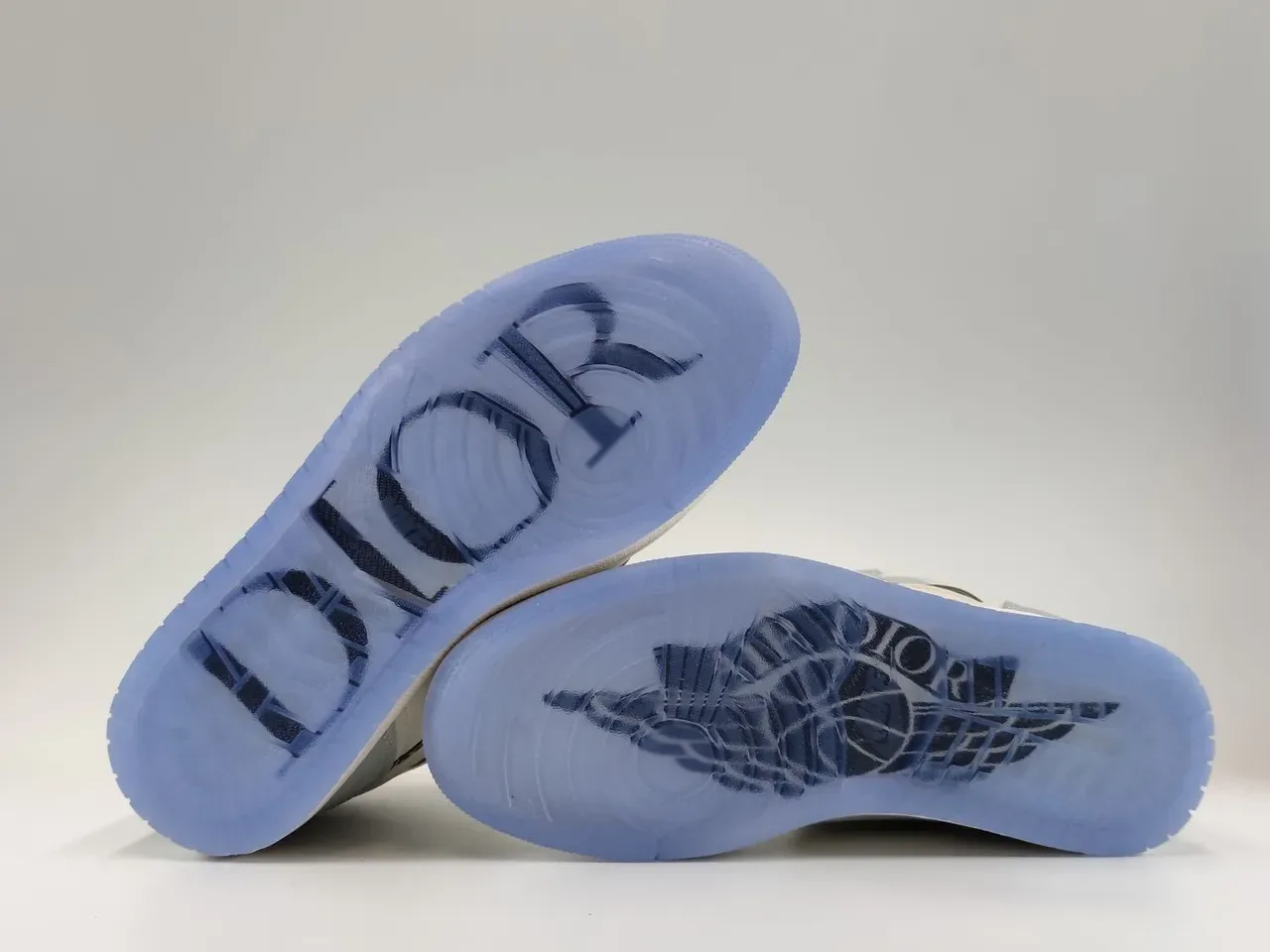 Air Jordan 1 High Tênis de Basquete Cinza Claro Branco Azul Translúcido 8