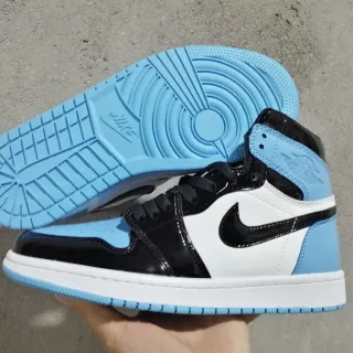 Air Jordan 1 High Couro Patentado University Blue Preto Branco Tênis de Basquete