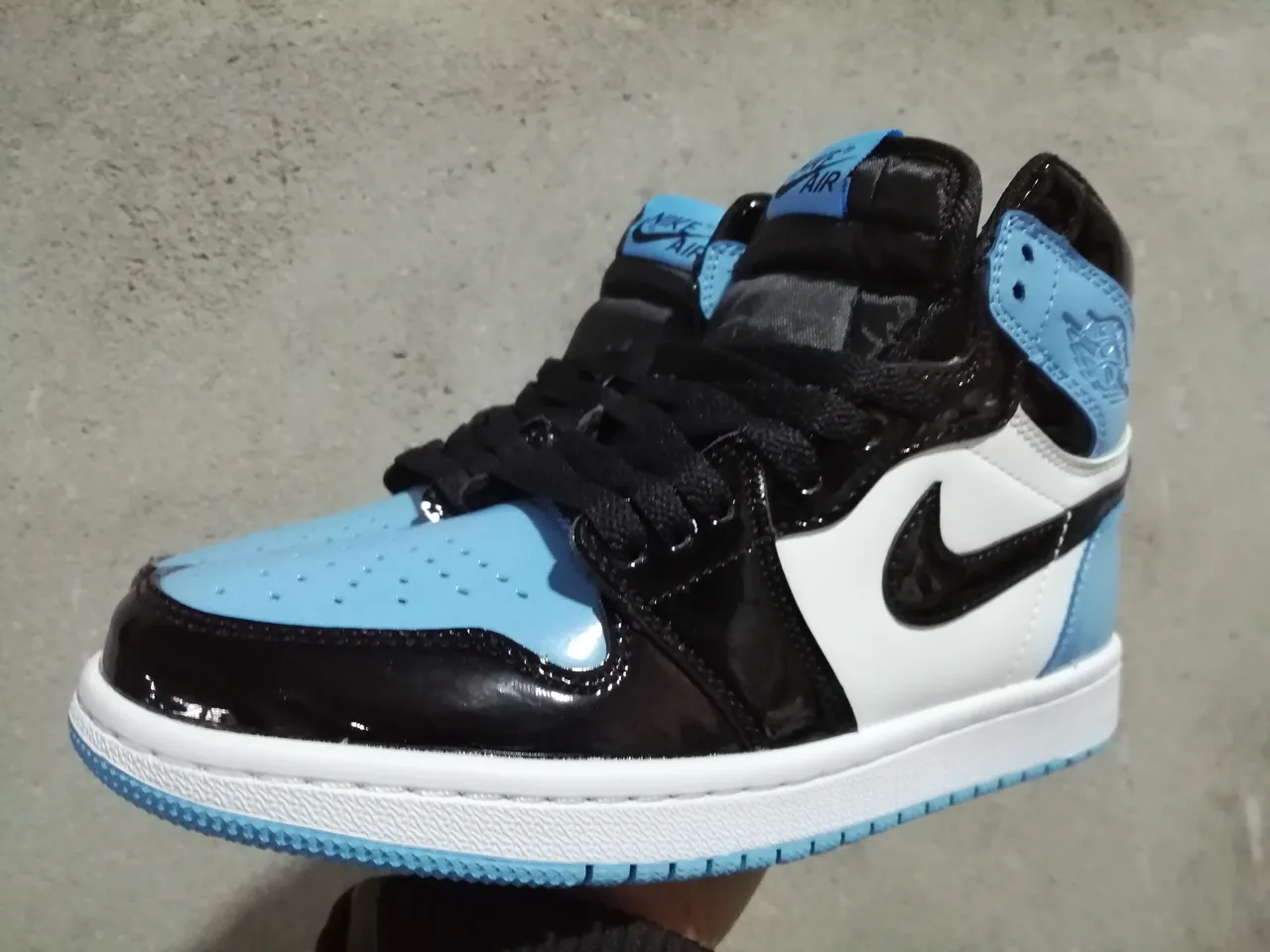 Air Jordan 1 High Cuero Patentado University Blue Negro Blanco Zapatillas de Baloncesto 3