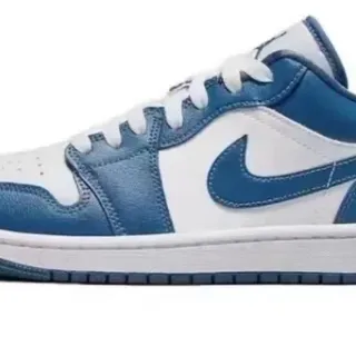 Air Jordan 1 Low 白和皇家蓝篮球鞋
