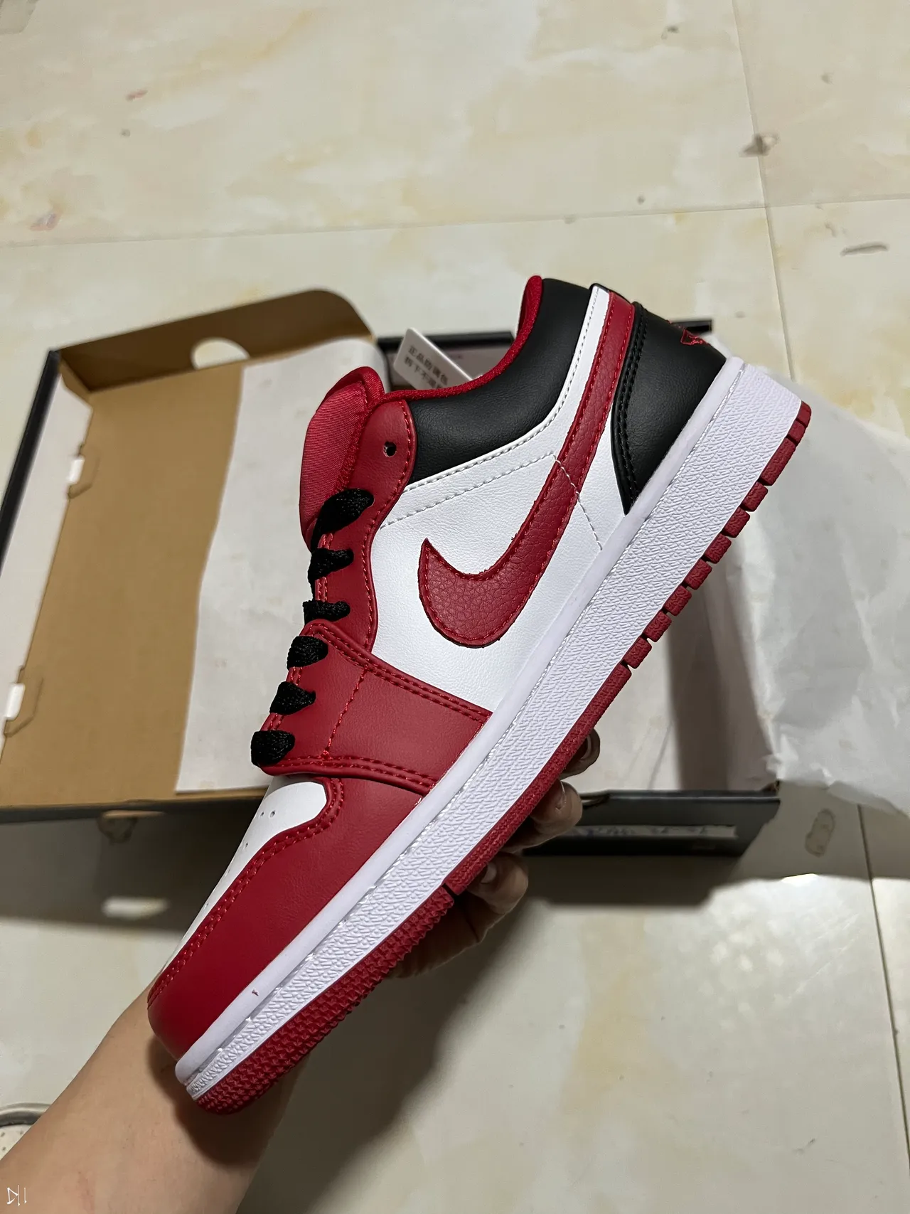 Air Jordan 1 Low White Red Black Basketball Shoes 4