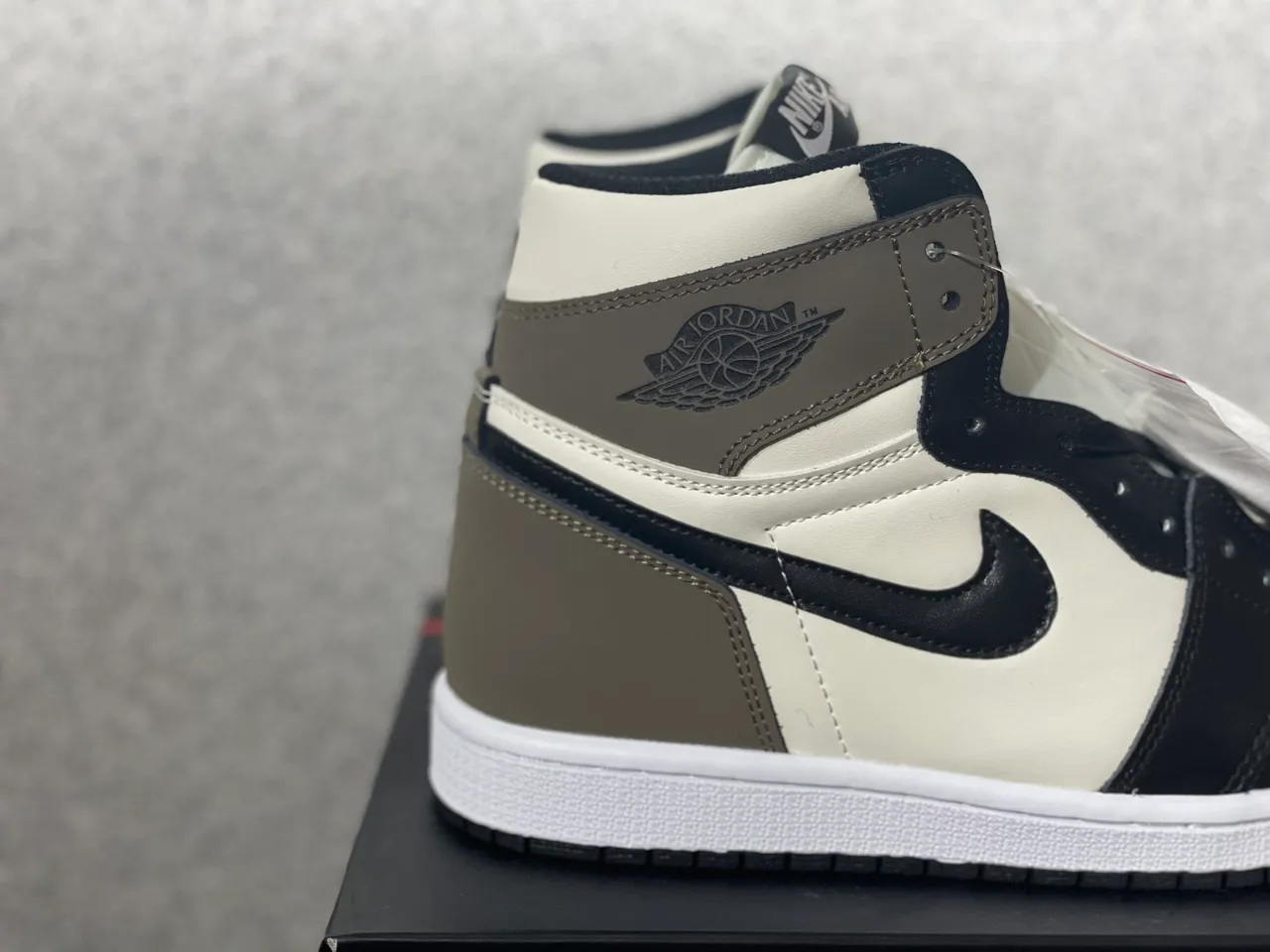 Air Jordan 1 White Black High-Top Leather-Suede Hybrid Basketball Shoes 5