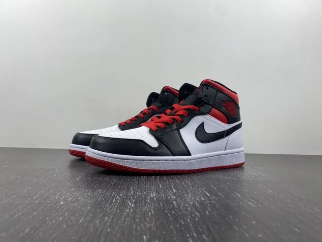 Air Jordan 1 White Red High-Top Perforated Toe Basketball Shoes 2
