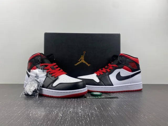 Air Jordan 1 White Red High-Top Perforated Toe Basketball Shoes 13