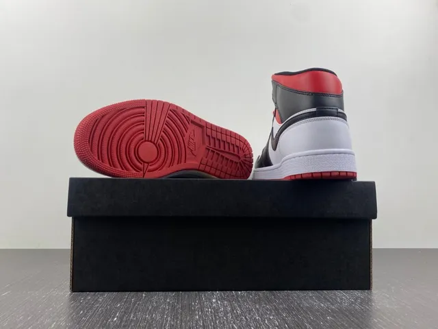 Air Jordan 1 White Red High-Top Perforated Toe Basketball Shoes 15