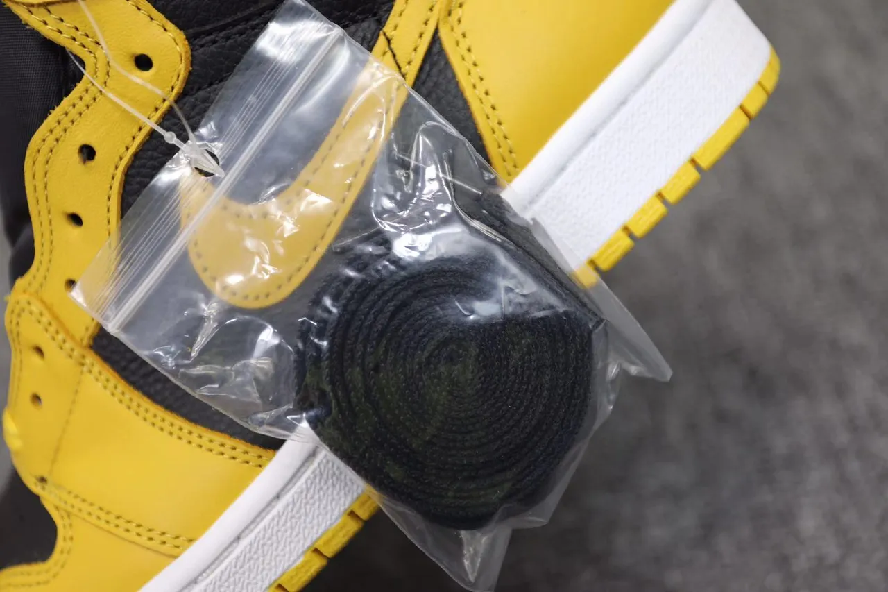 Air Jordan 1 Yellow and Black Basketball Shoes 3