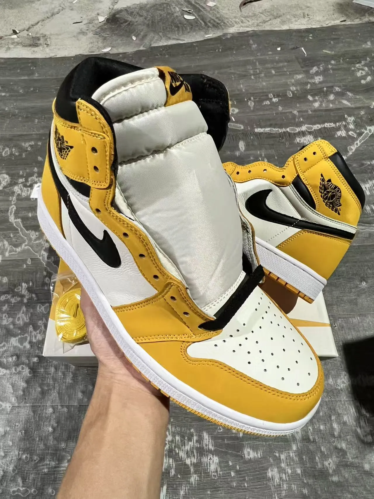 Air Jordan 1 Yellow Black High-Top Leather Upper Basketball Shoes 2