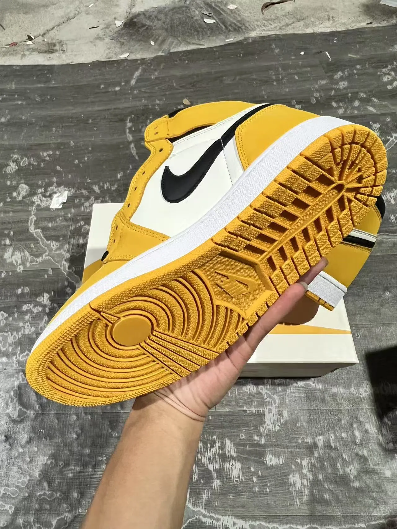 Air Jordan 1 Yellow Black High-Top Leather Upper Basketball Shoes 6