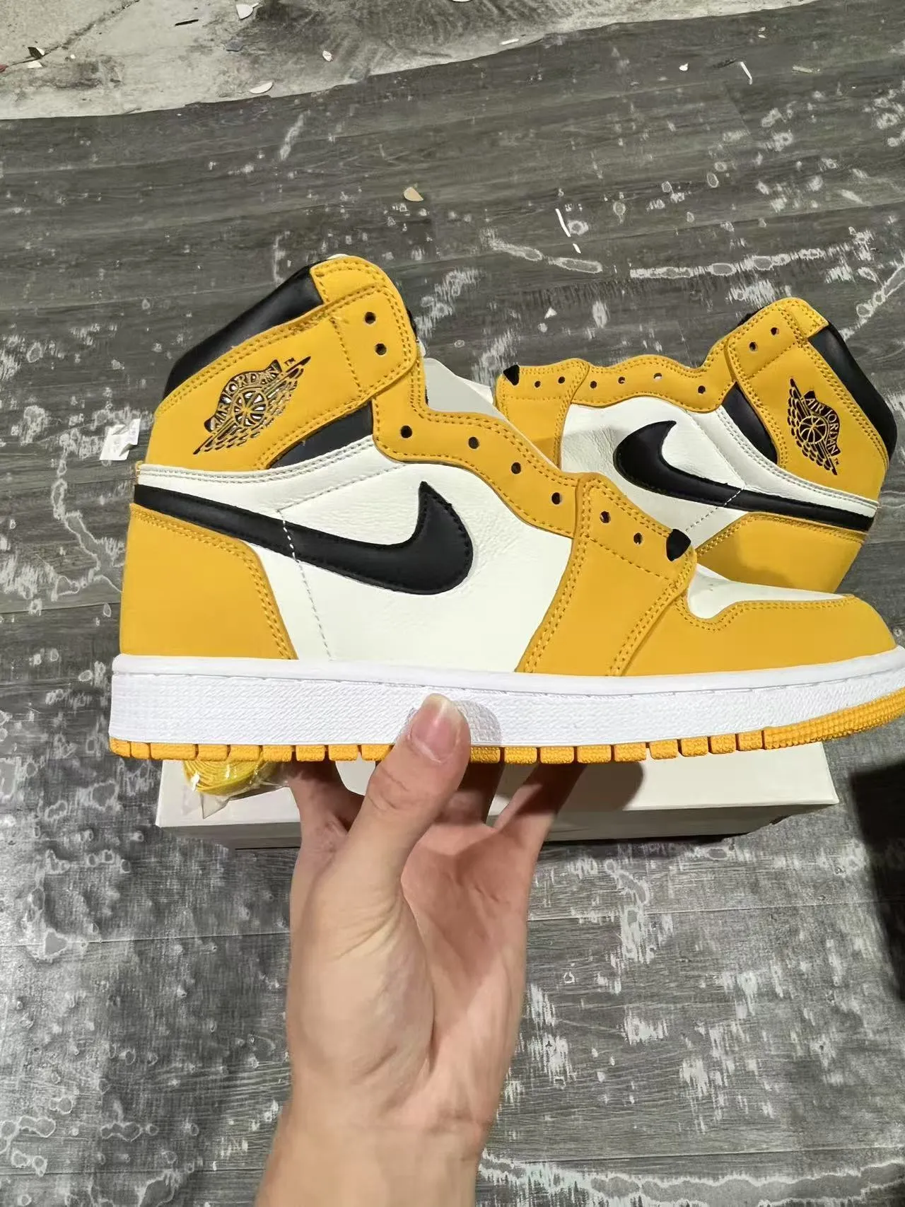 Air Jordan 1 Yellow Black High-Top Leather Upper Basketball Shoes 7