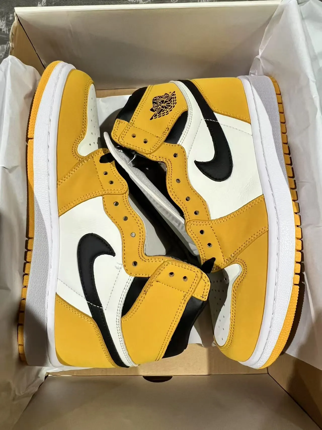 Air Jordan 1 Yellow Black High-Top Leather Upper Basketball Shoes 9