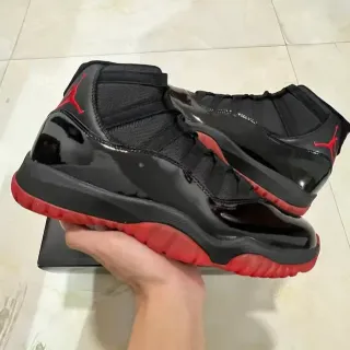 Air Jordan 11 Preto e Vermelho Couro Patentado Tênis de Basquete