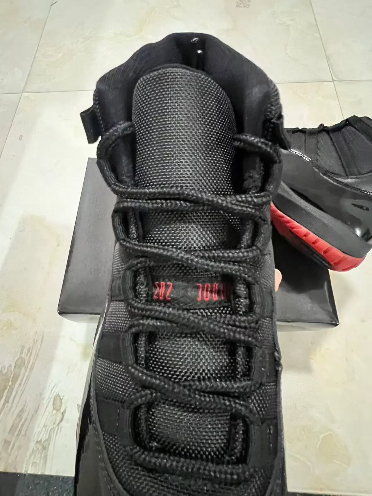 Air Jordan 11 Preto e Vermelho Couro Patentado Tênis de Basquete 4