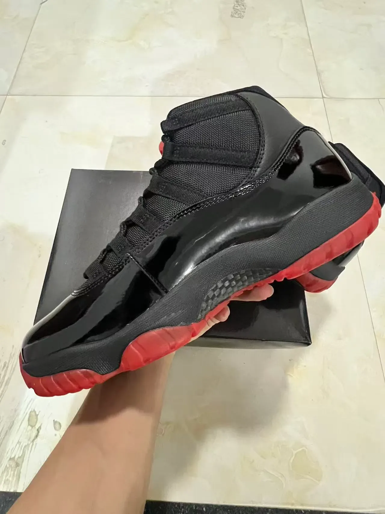 Air Jordan 11 Preto e Vermelho Couro Patentado Tênis de Basquete 5