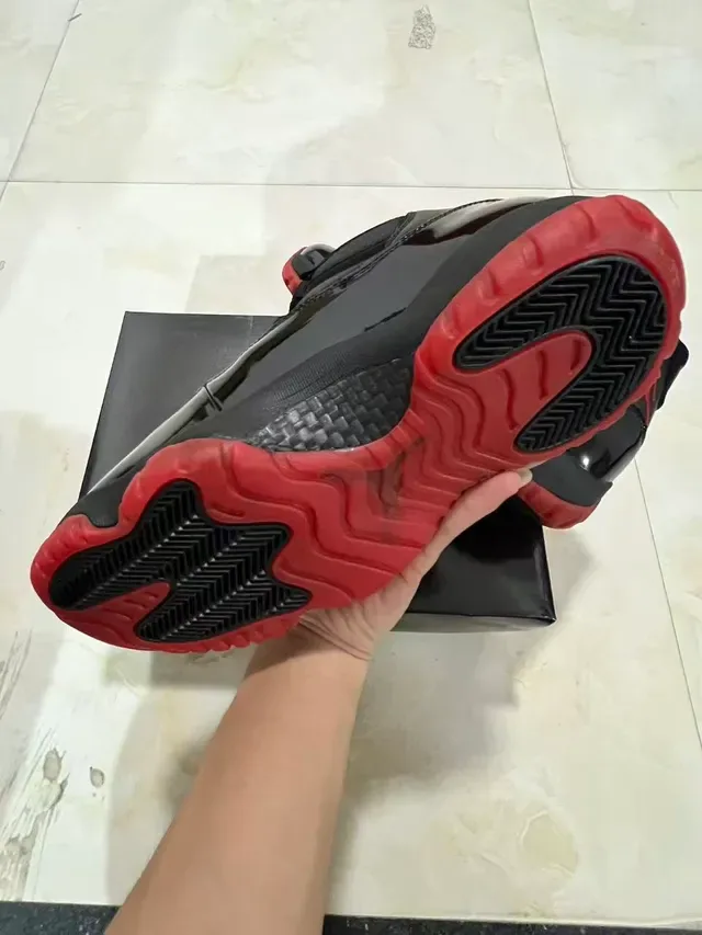 Air Jordan 11 Preto e Vermelho Couro Patentado Tênis de Basquete 6