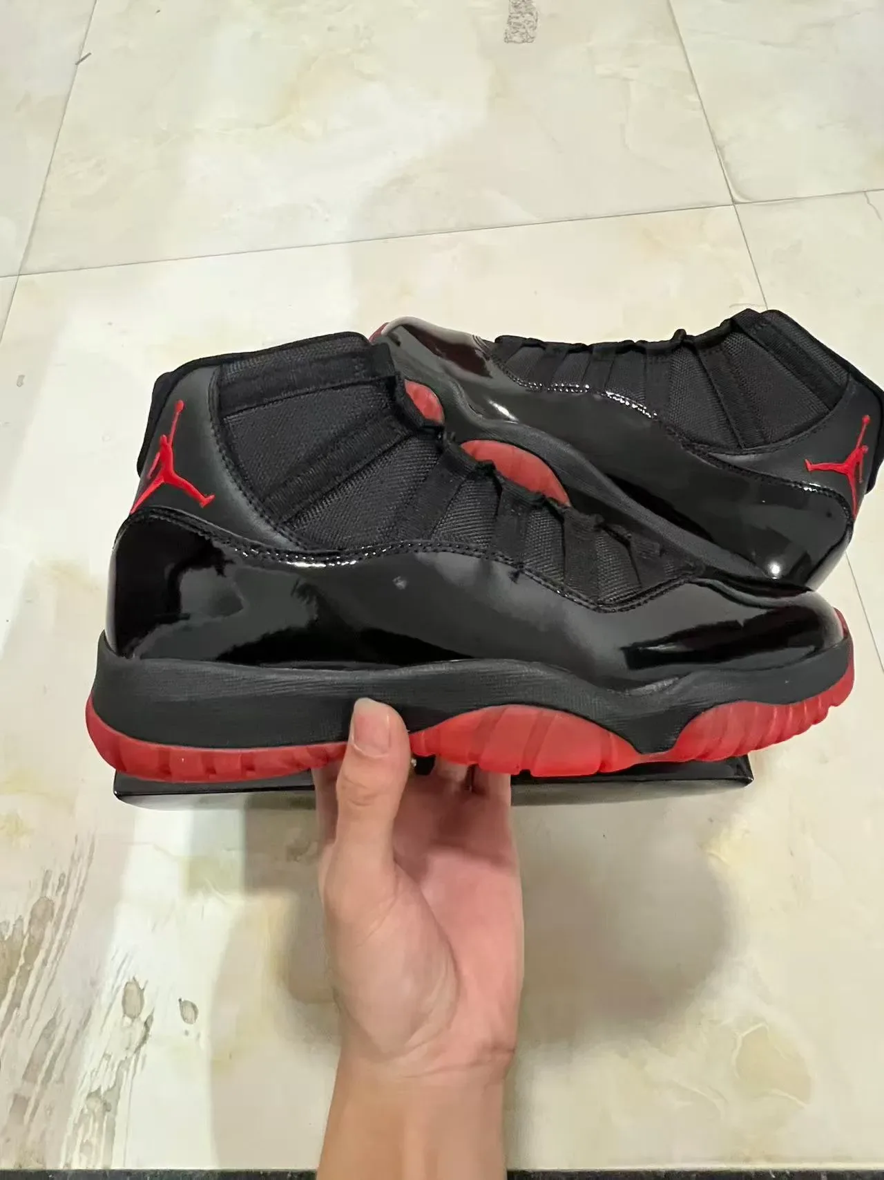 Air Jordan 11 Preto e Vermelho Couro Patentado Tênis de Basquete 7