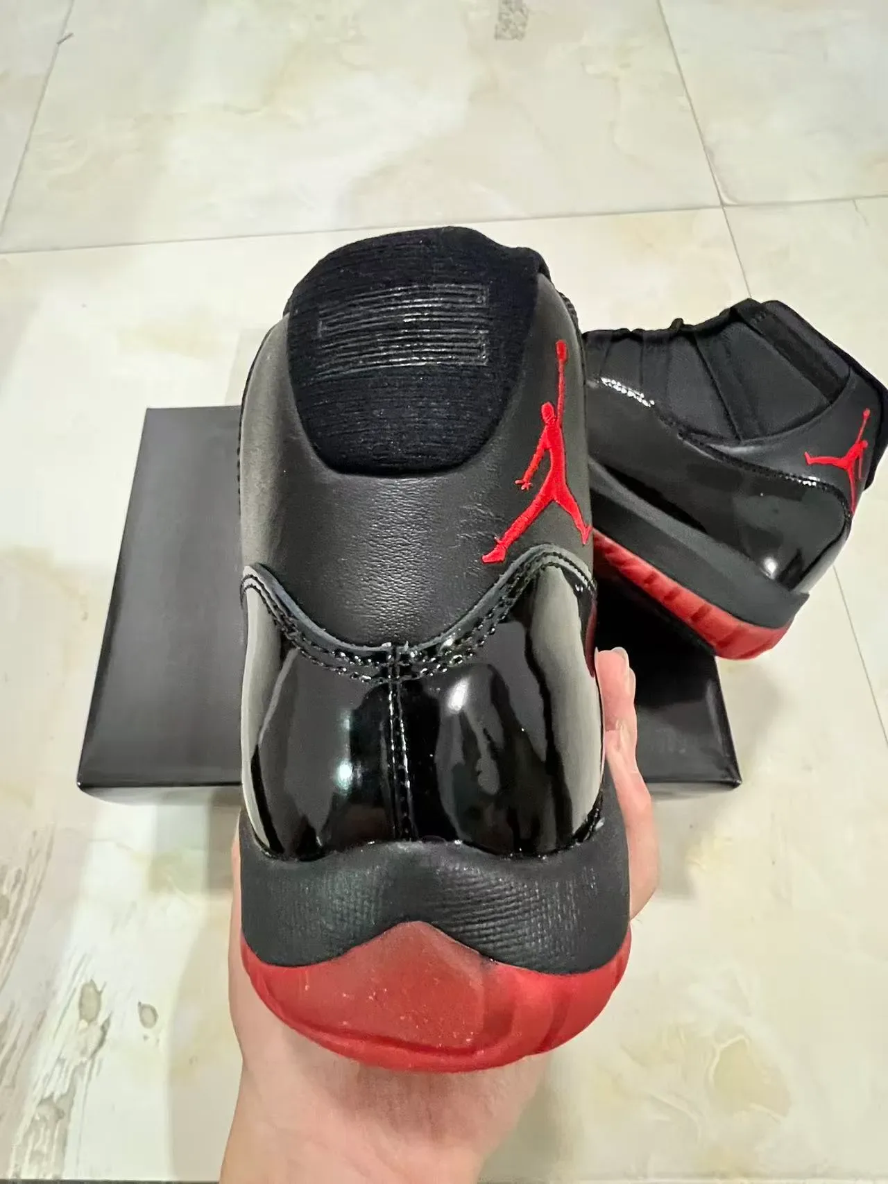 Air Jordan 11 Preto e Vermelho Couro Patentado Tênis de Basquete 8