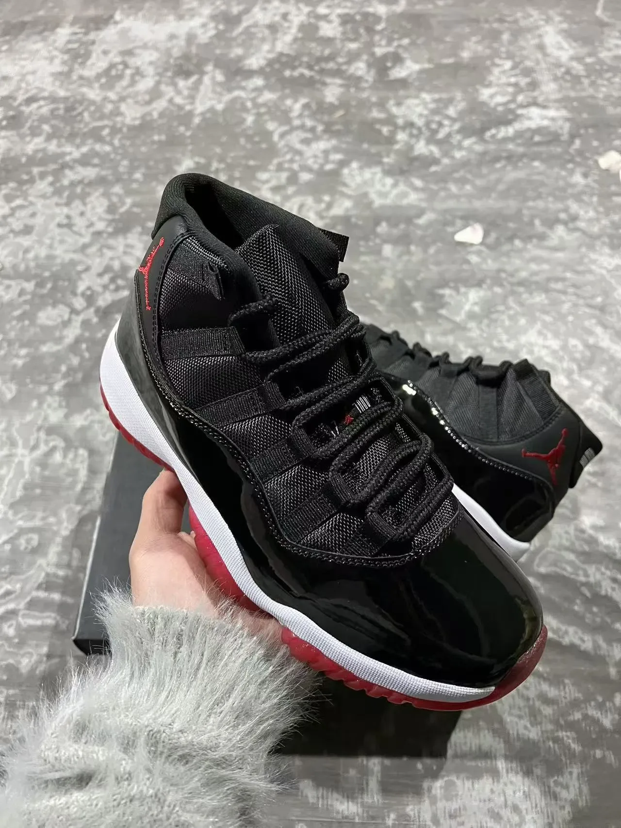 Air Jordan 11 Chaussures de Basket Noir Rouge Cuir Patenté 2