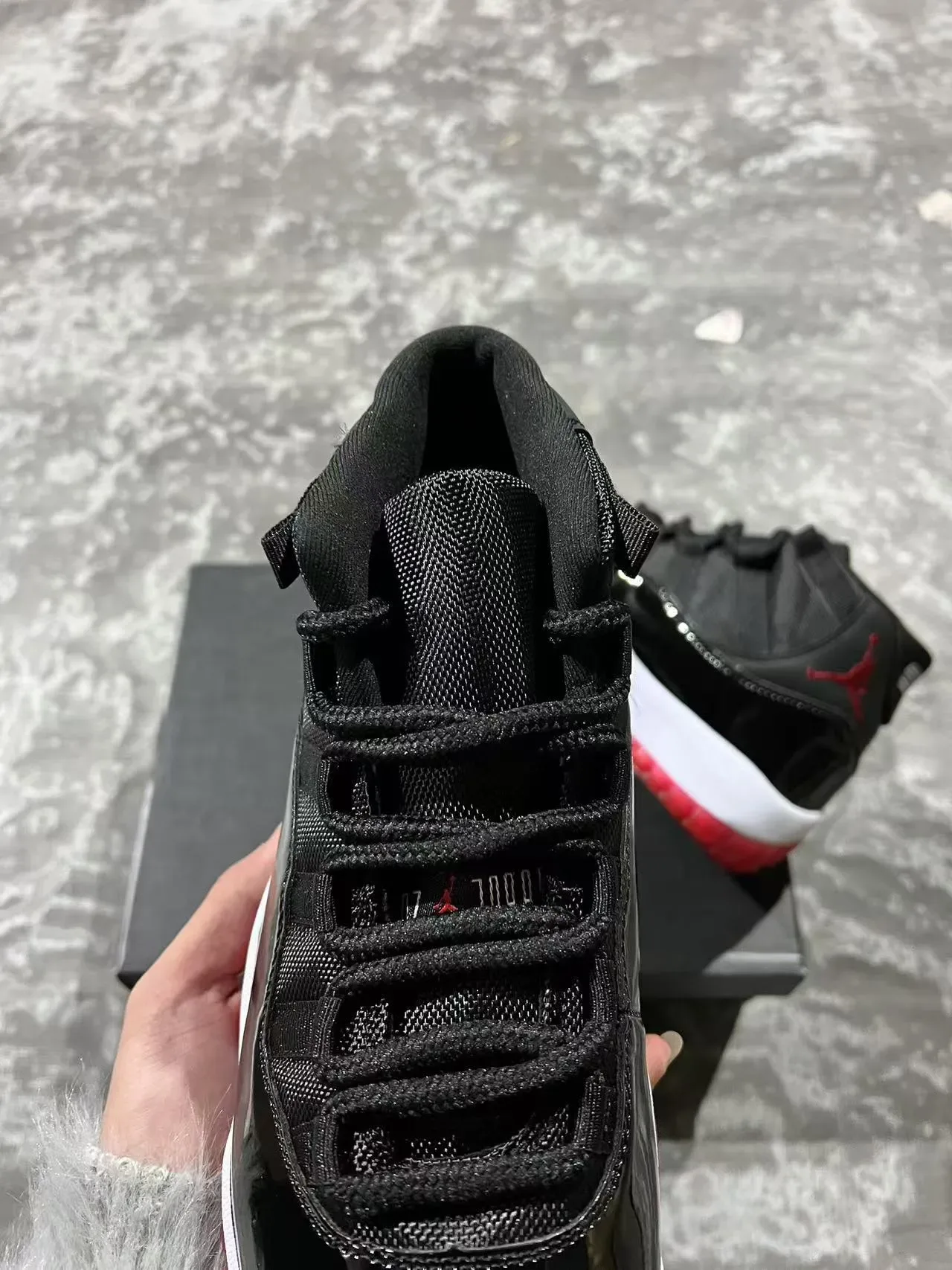 Air Jordan 11 Chaussures de Basket Noir Rouge Cuir Patenté 4