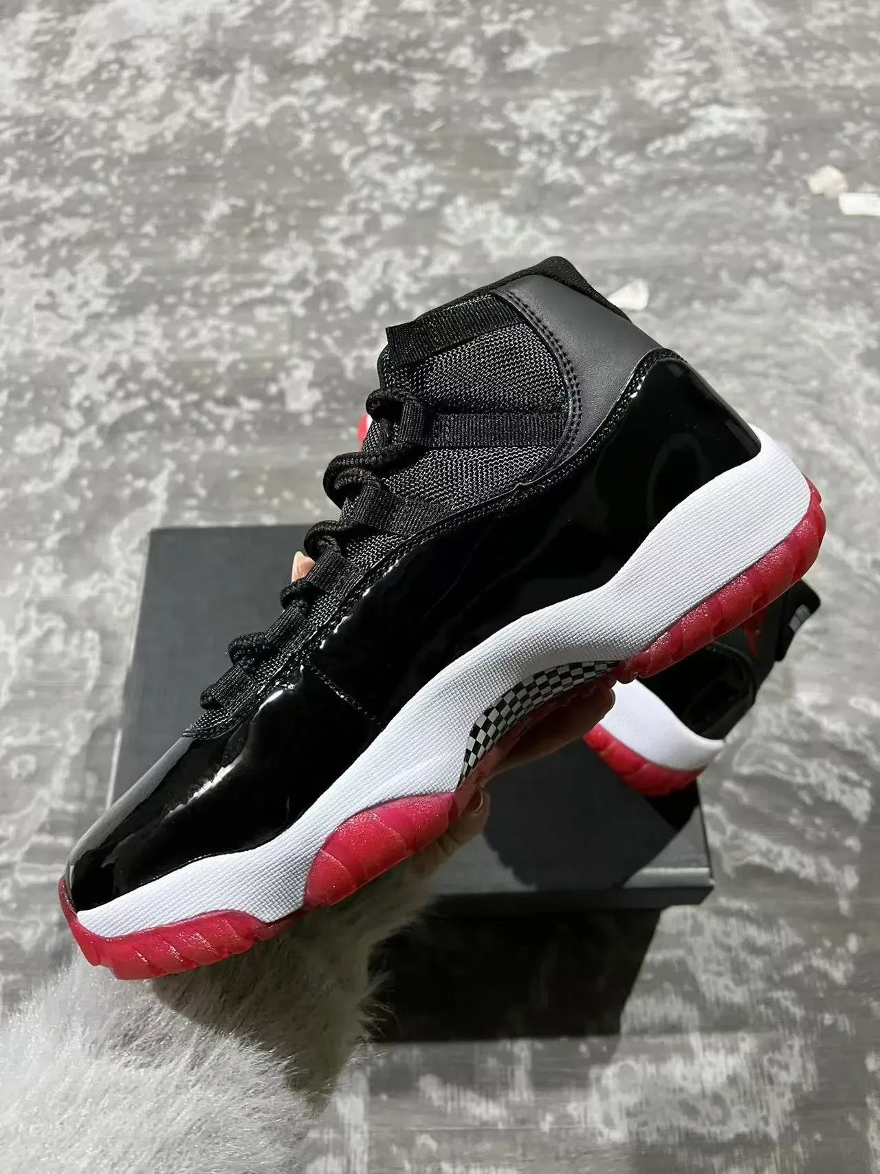 Air Jordan 11 Chaussures de Basket Noir Rouge Cuir Patenté 5