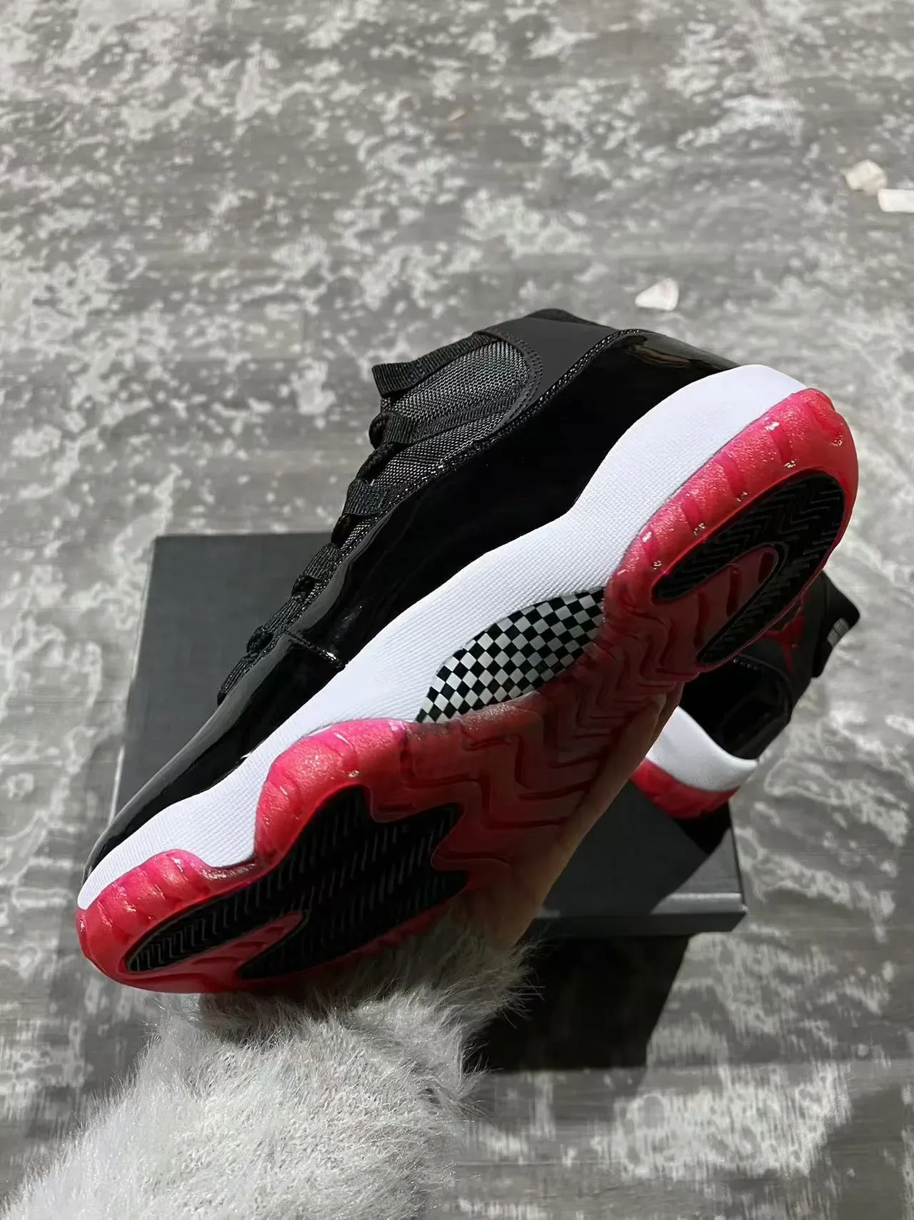 Air Jordan 11 Chaussures de Basket Noir Rouge Cuir Patenté 6
