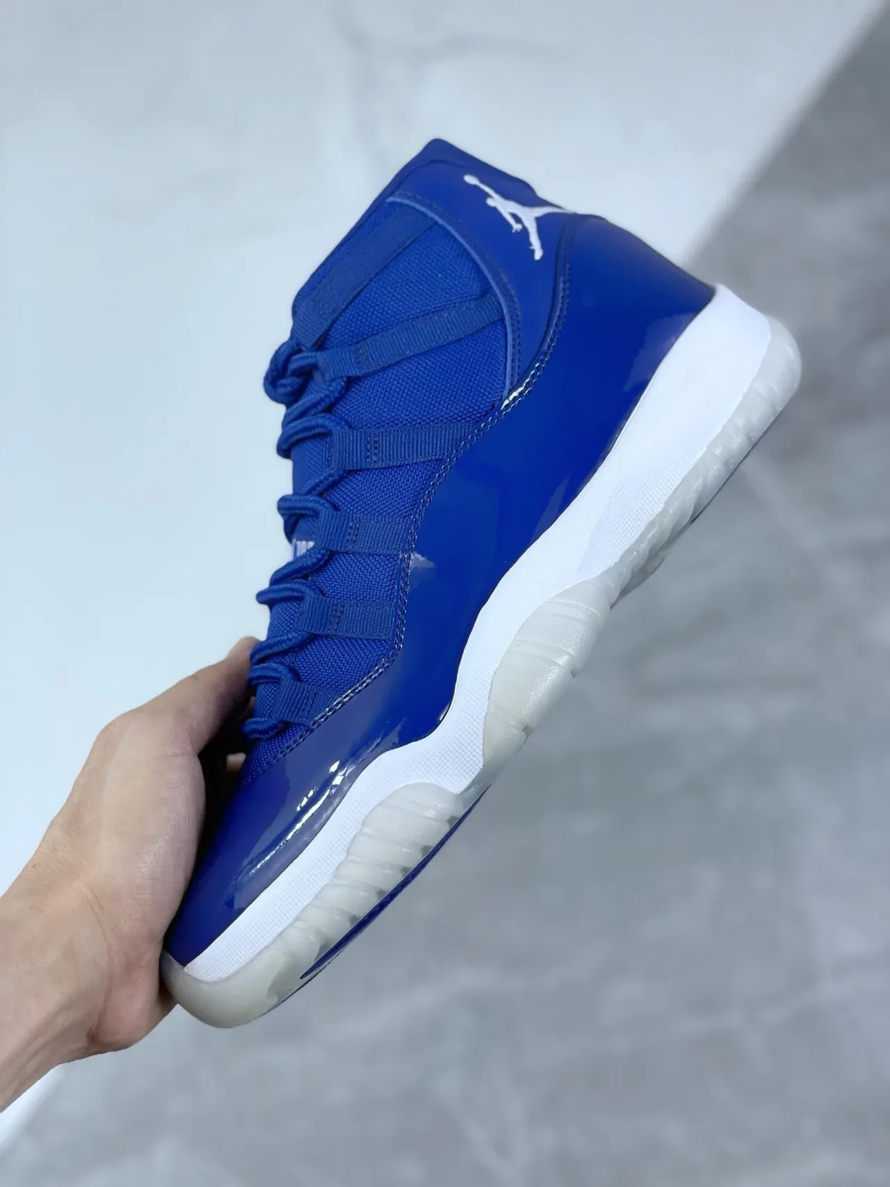 Air Jordan 11 Chaussures de Basket en Cuir Patenté Bleu Royal 3