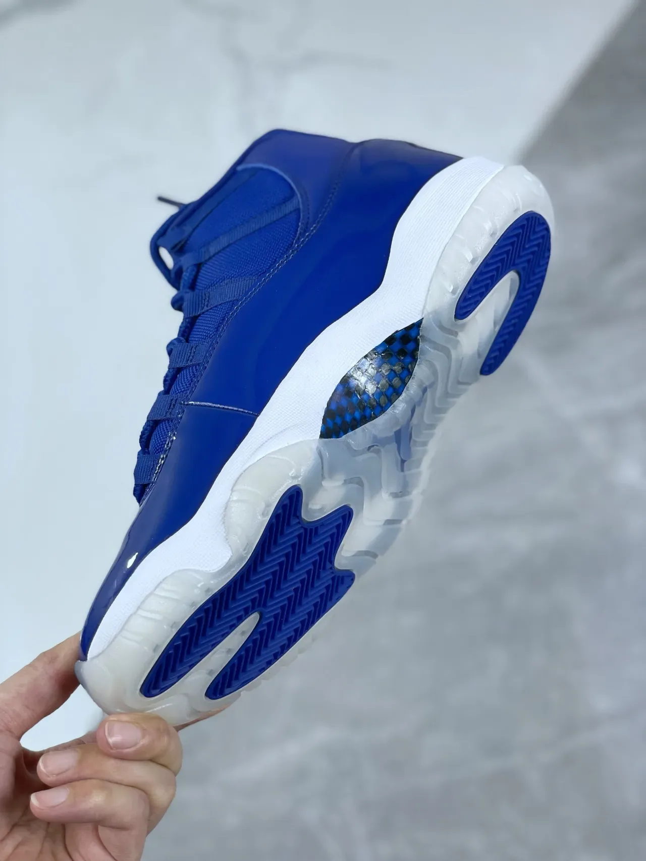 Air Jordan 11 Chaussures de Basket en Cuir Patenté Bleu Royal 4