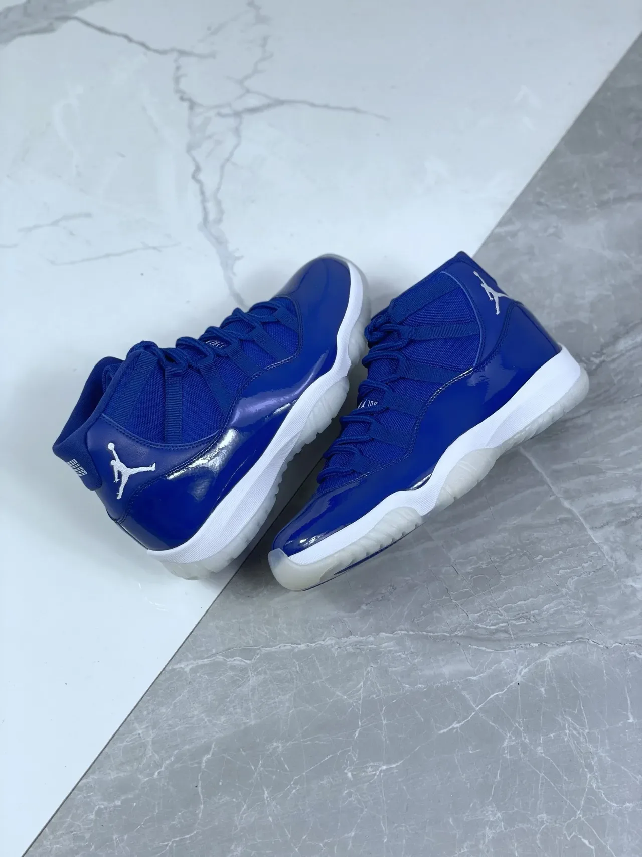 Air Jordan 11 Chaussures de Basket en Cuir Patenté Bleu Royal 5
