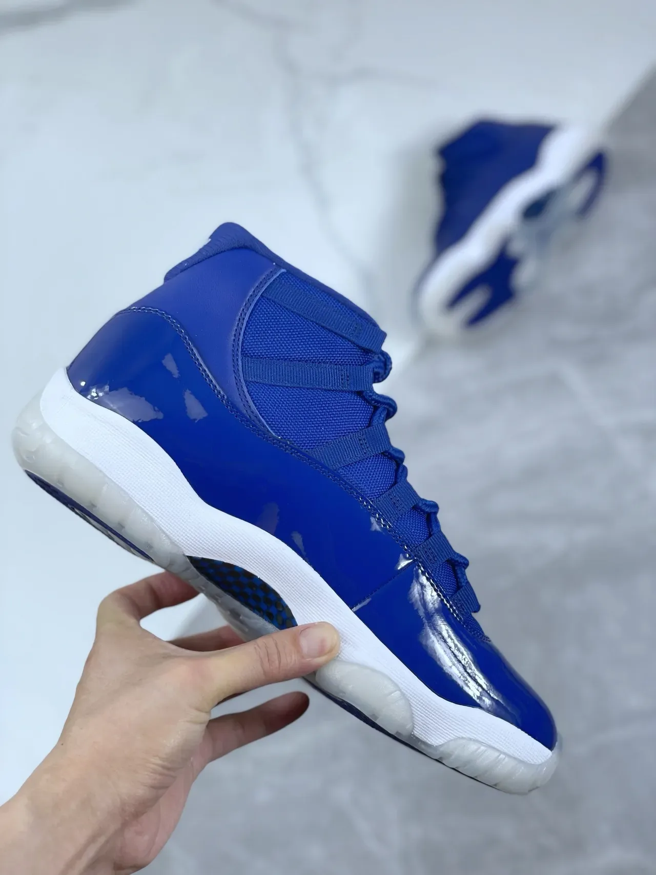 Air Jordan 11 Chaussures de Basket en Cuir Patenté Bleu Royal 6