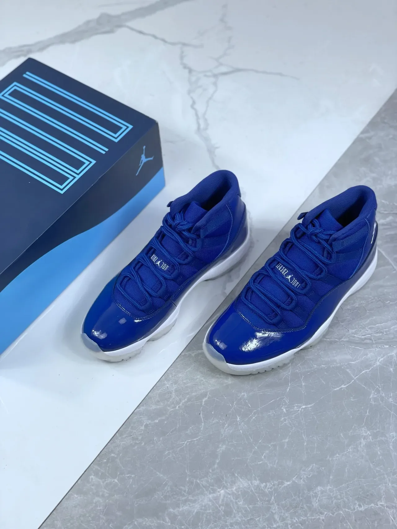 Air Jordan 11 Chaussures de Basket en Cuir Patenté Bleu Royal 9