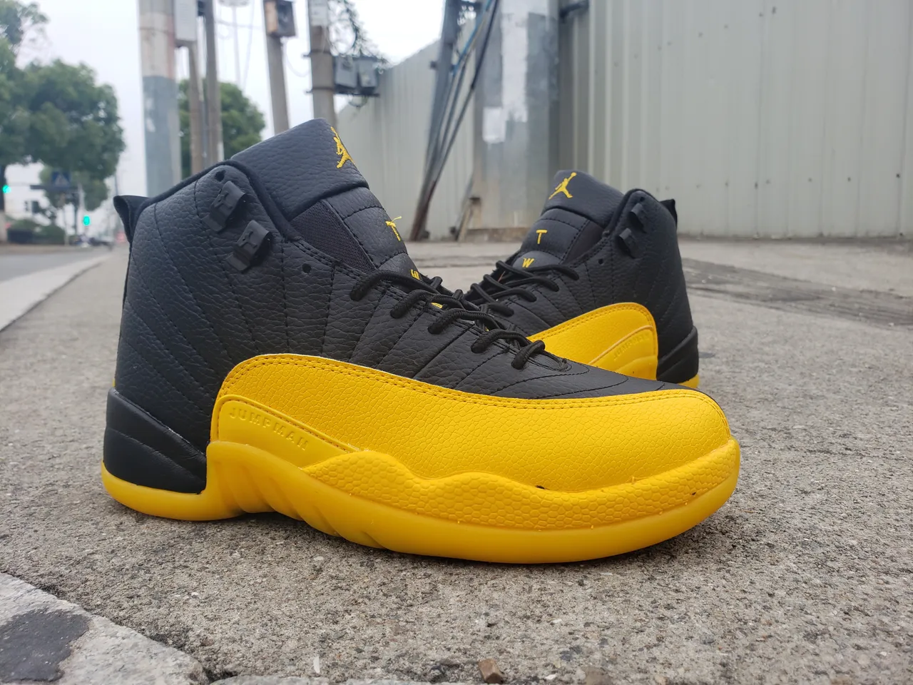 Air Jordan 12 Black Yellow Basketball Shoes 3