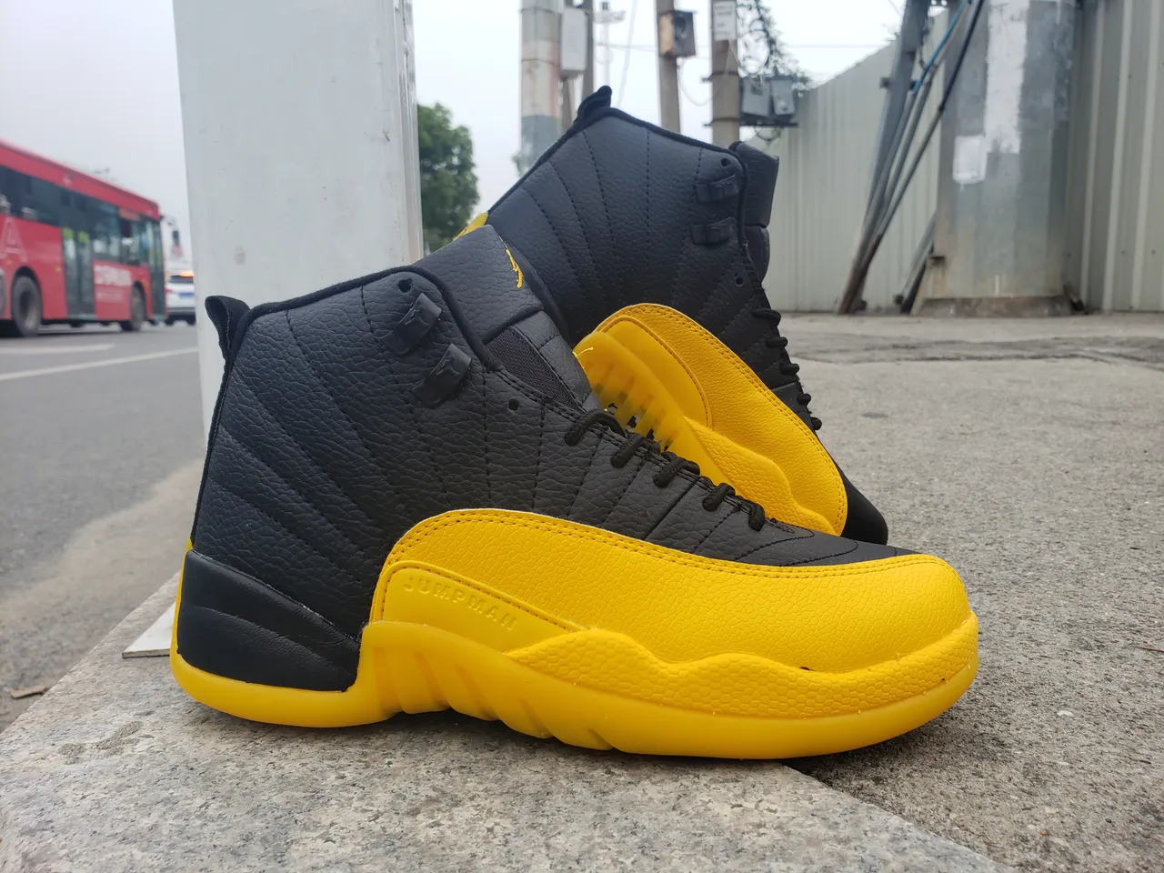 Air Jordan 12 Black Yellow Basketball Shoes 4