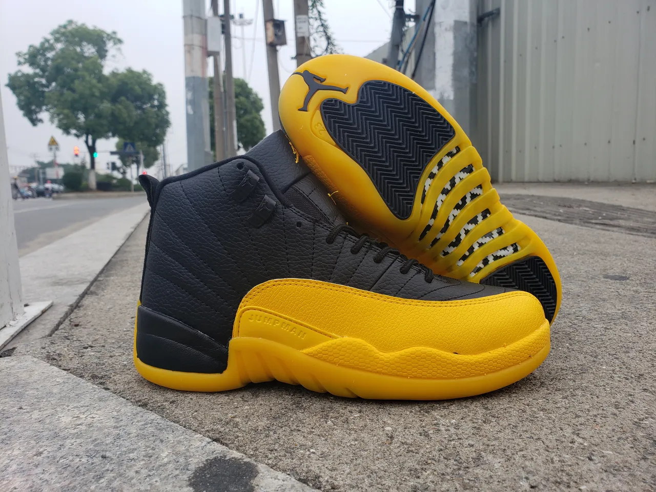 Air Jordan 12 Black Yellow Basketball Shoes 6