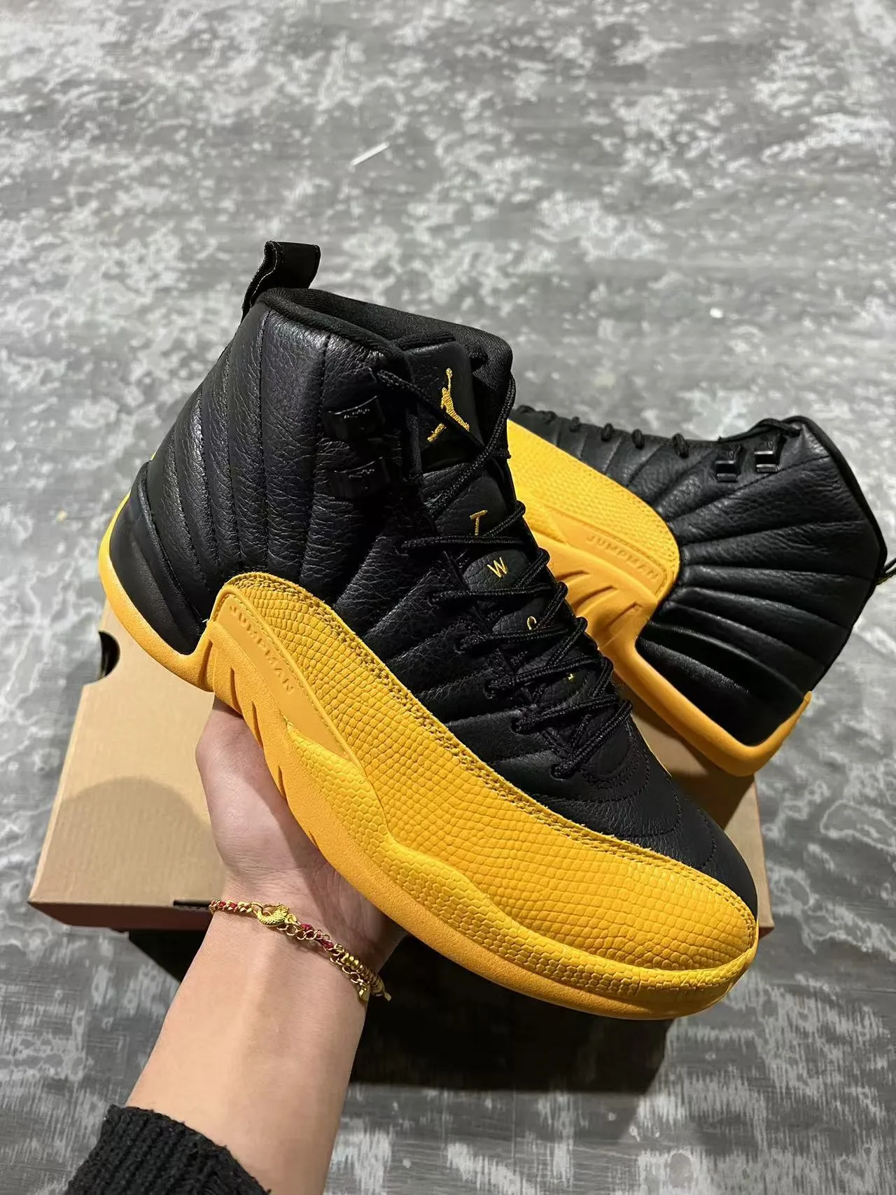 Air Jordan 12 Black Yellow Basketball Shoes 2